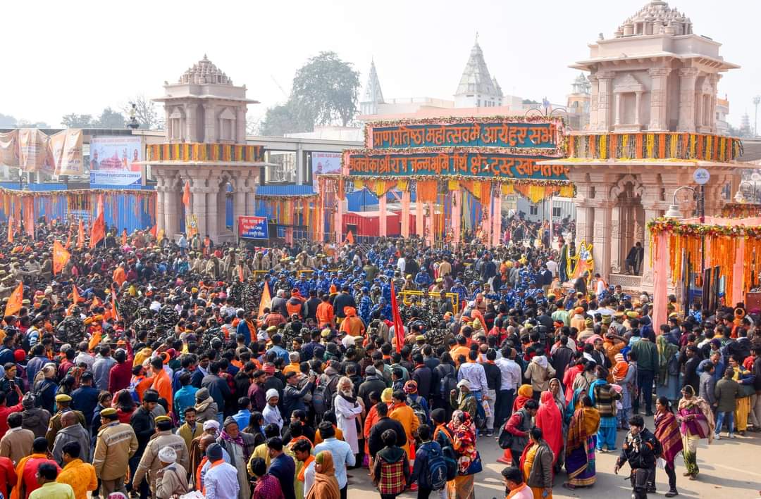 रामलला के दर्शन के लिए अयोध्या पहुंचे रिकॉर्ड 10 लाख श्रद्धालु - Desh Ki  Upasana